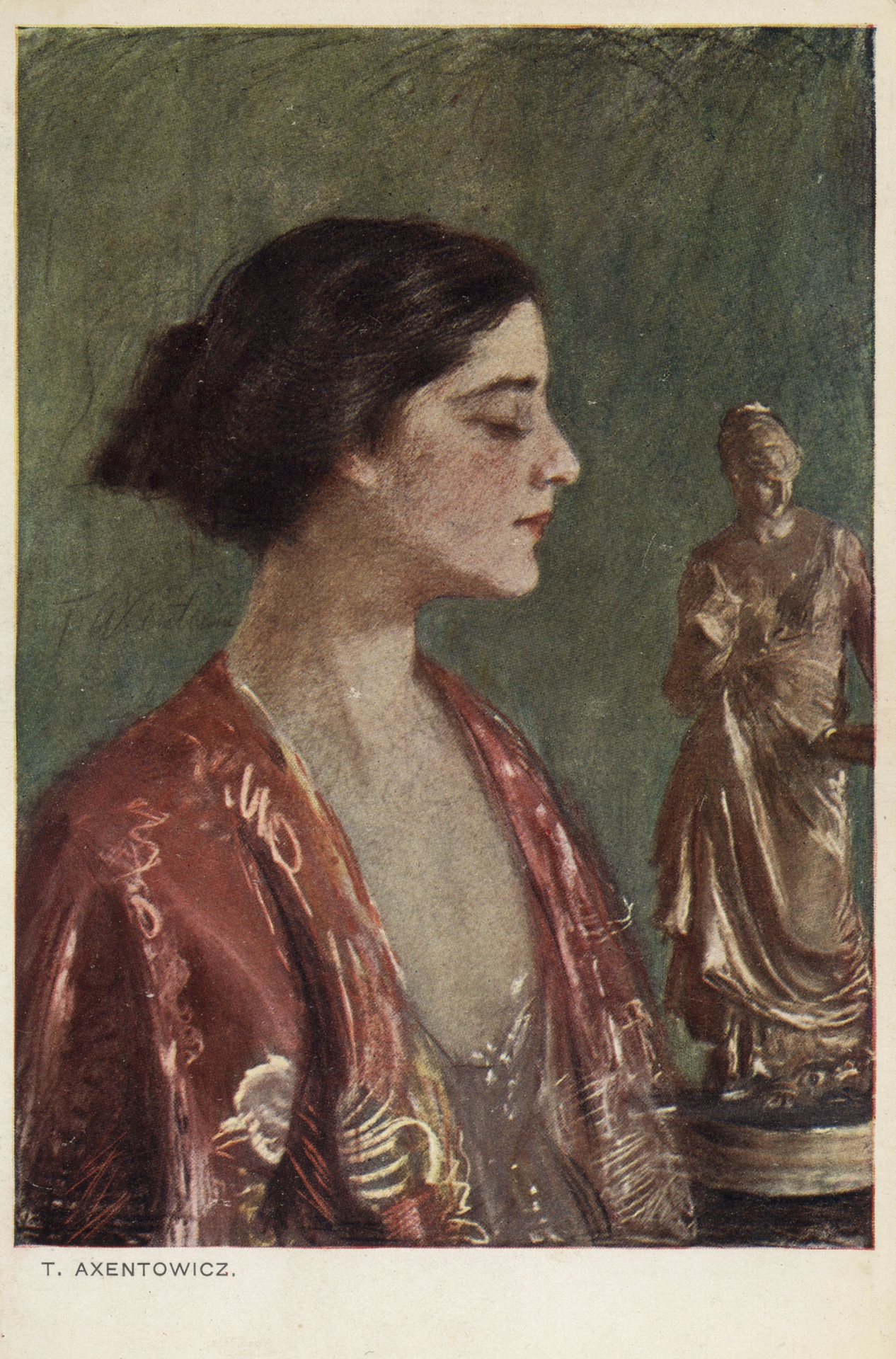 Женщина и статуя