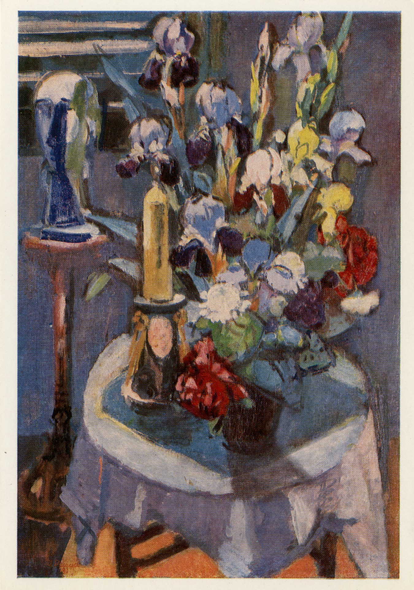 Интерьер с букетом меченосных лилий