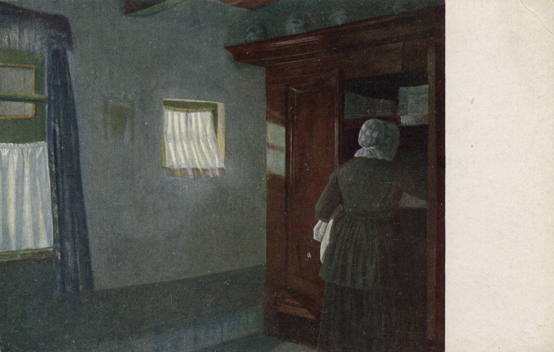 У бельевого шкафа