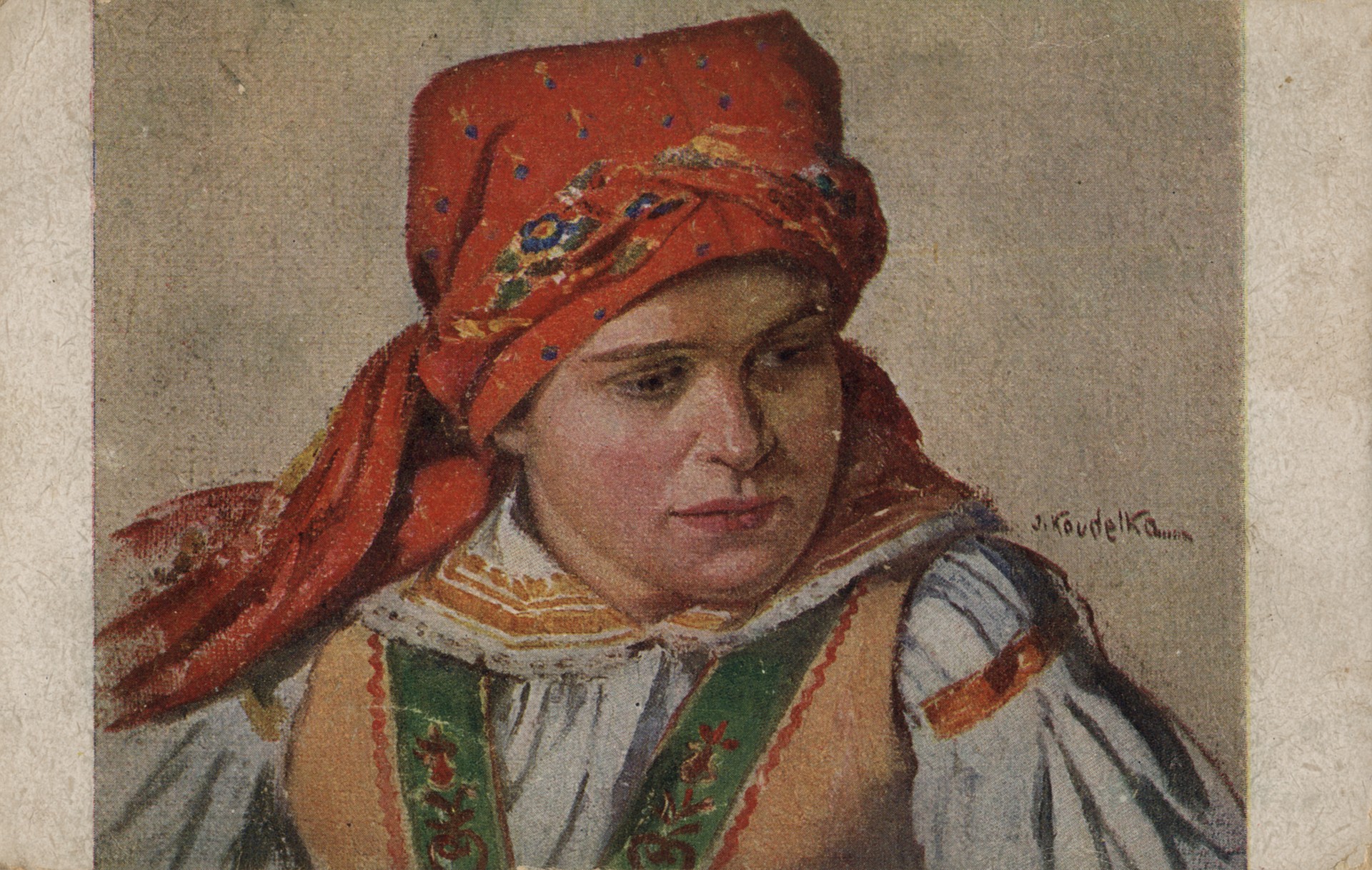 Девушка в национальном головном уборе 1